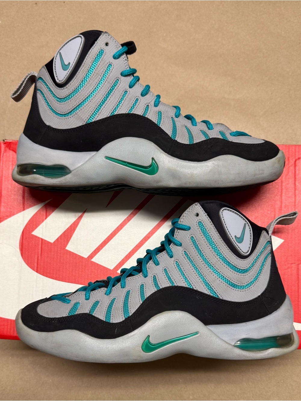 Nike Air Bakin Grey Teal Mens size 9 Basketball Shoes Rare!